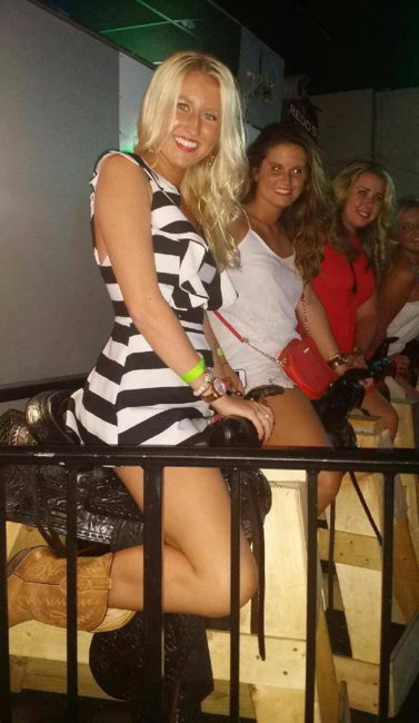 Cowgirls at Lonnie's Western Room